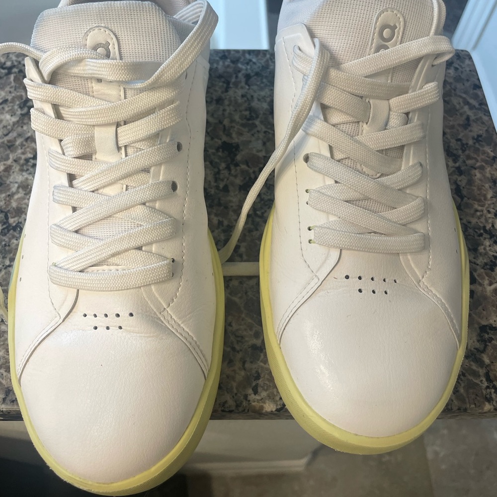 Women’s On shoes “The Roger”